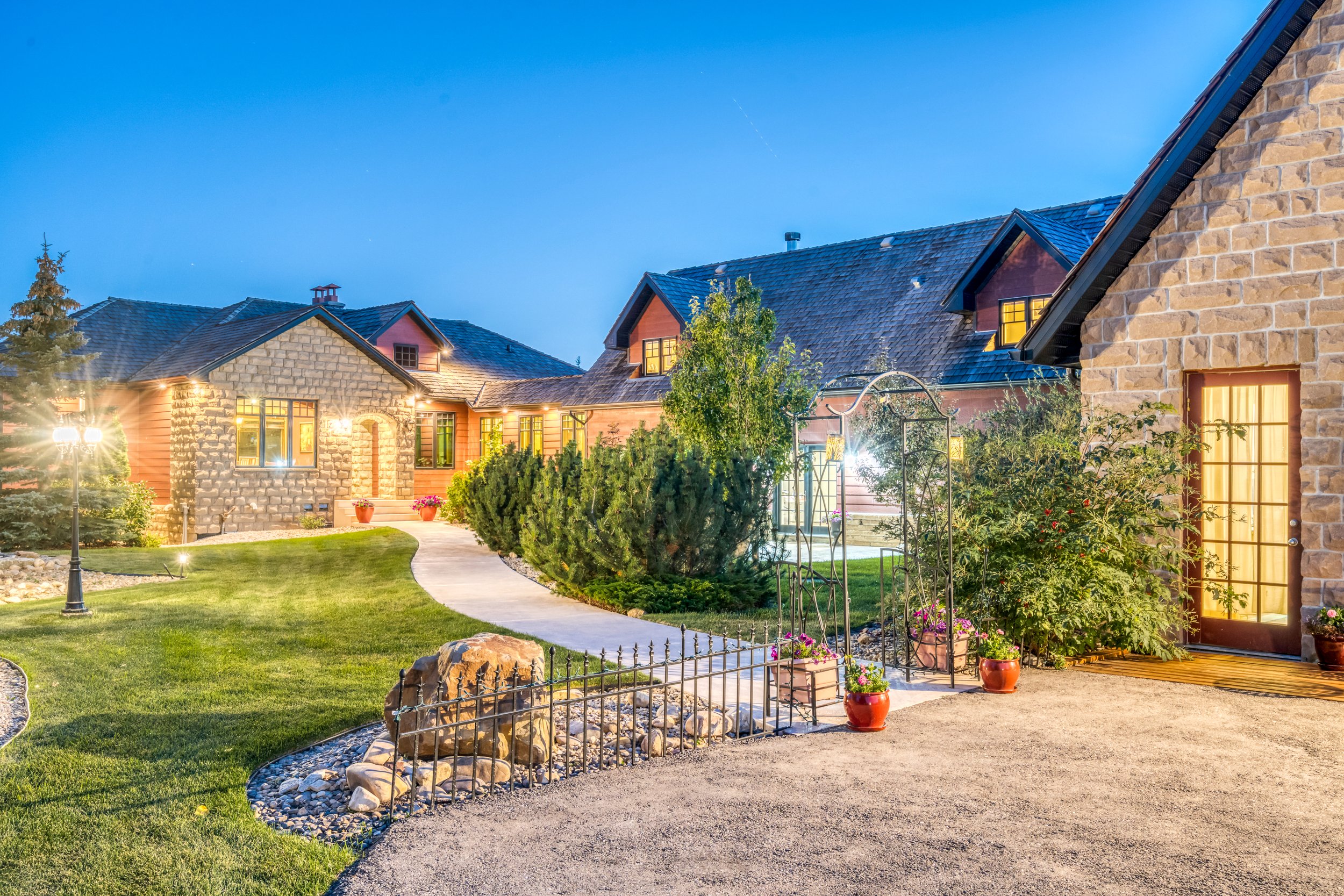 Custom vs. Spec Homes: What’s the Difference — and Which Is Right for You?