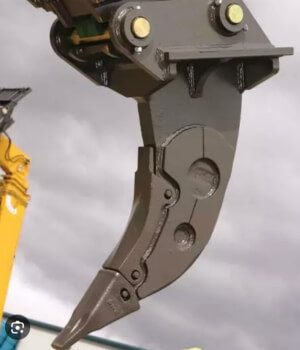 Claw on backhoe hydraulic arm